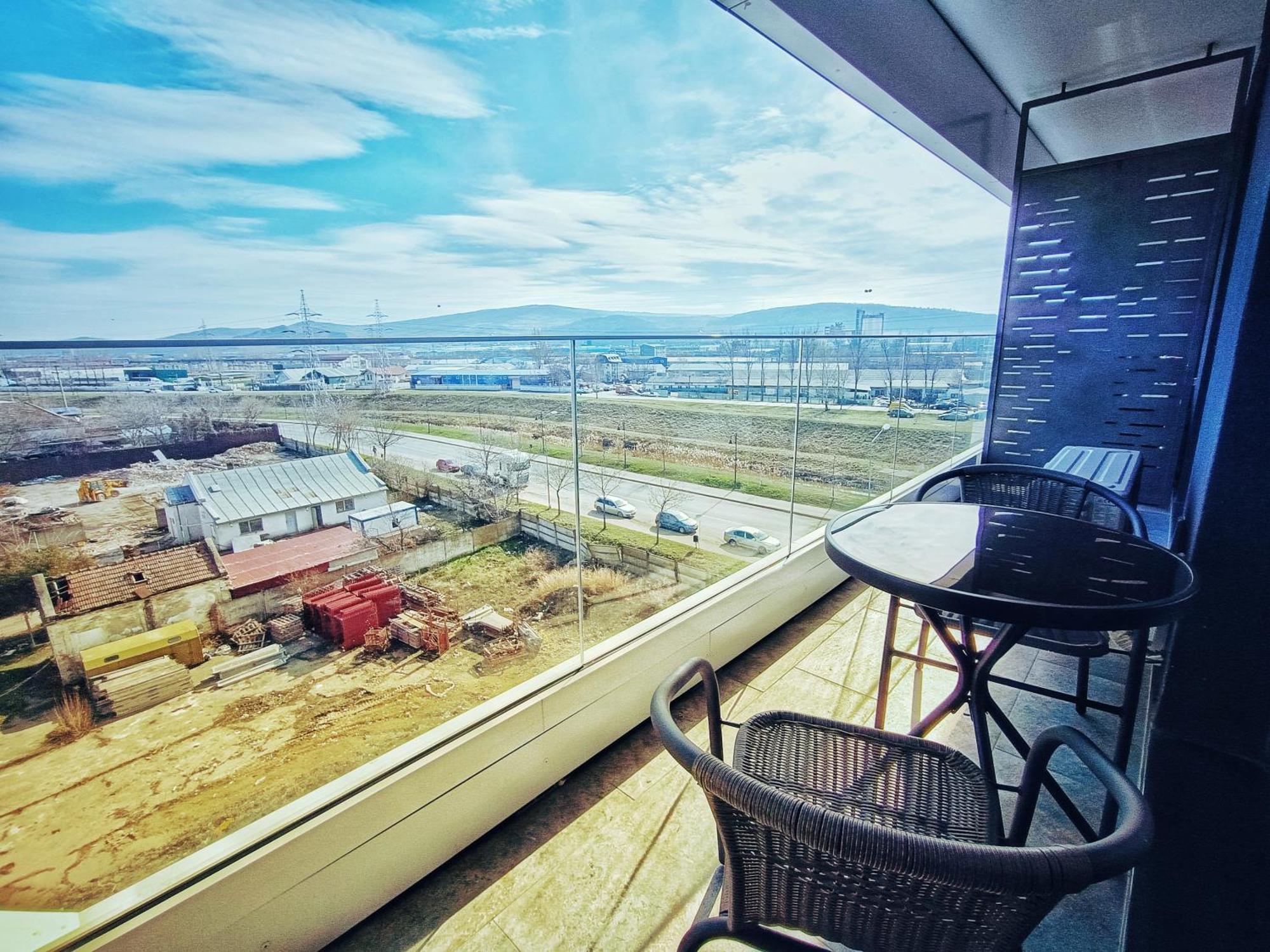 Super Apartments Near Airport With Shop & Free Parking Iasi Exterior foto