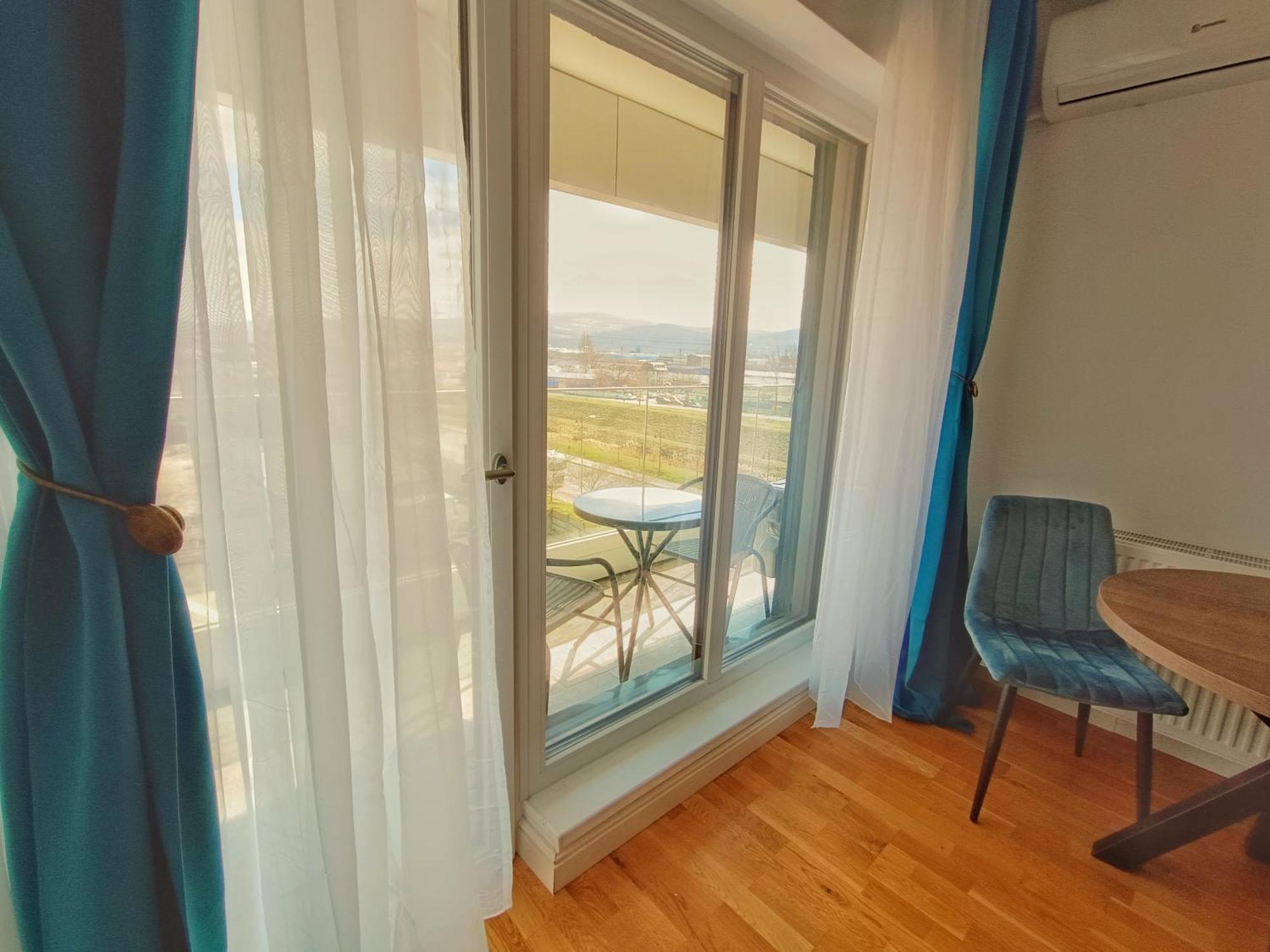 Super Apartments Near Airport With Shop & Free Parking Iasi Exterior foto